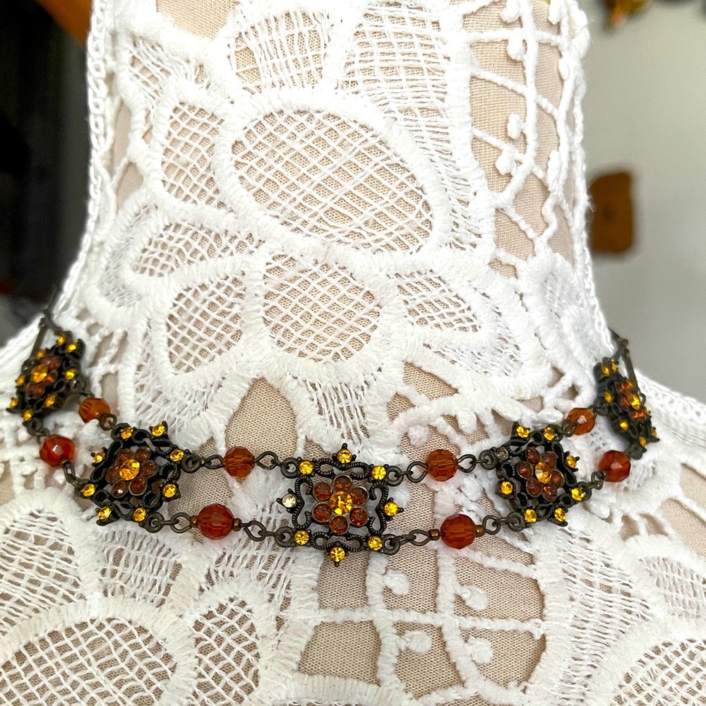 🎈3/&20 black orange brown beaded choker